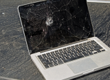 Рязанец разбил ноутбук в ПВЗ маркетплейса из-за конфликта с сотрудником
