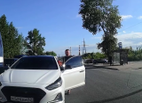 На окраине Рязани засняли пытавшегося объехать пробку по встречной полосе водителя