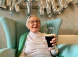 105-летняя британка назвала пиво Guinness залогом своего долголетия