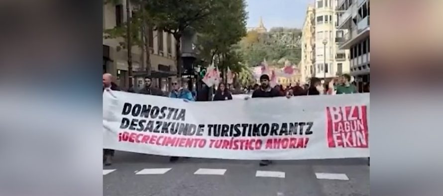 Жители Испании вышли на митинг против туризма