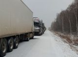 Дальнобойщик рассказал, что уже больше суток стоит в пробке на М-5 из-за снегопада