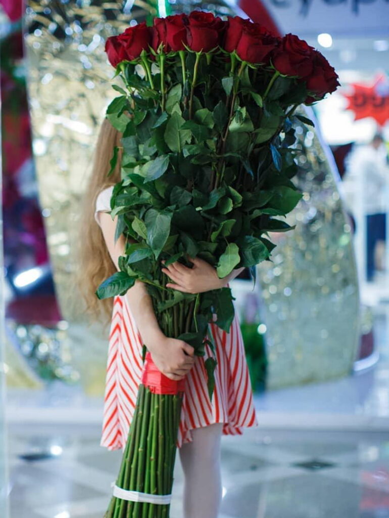 Выбираем цветы для любимой: от свежести до смысла — все, что нужно знать