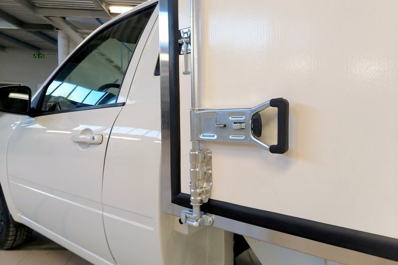 Прошла презентация автолавки на базе Lada Granta: машину сняли на фото