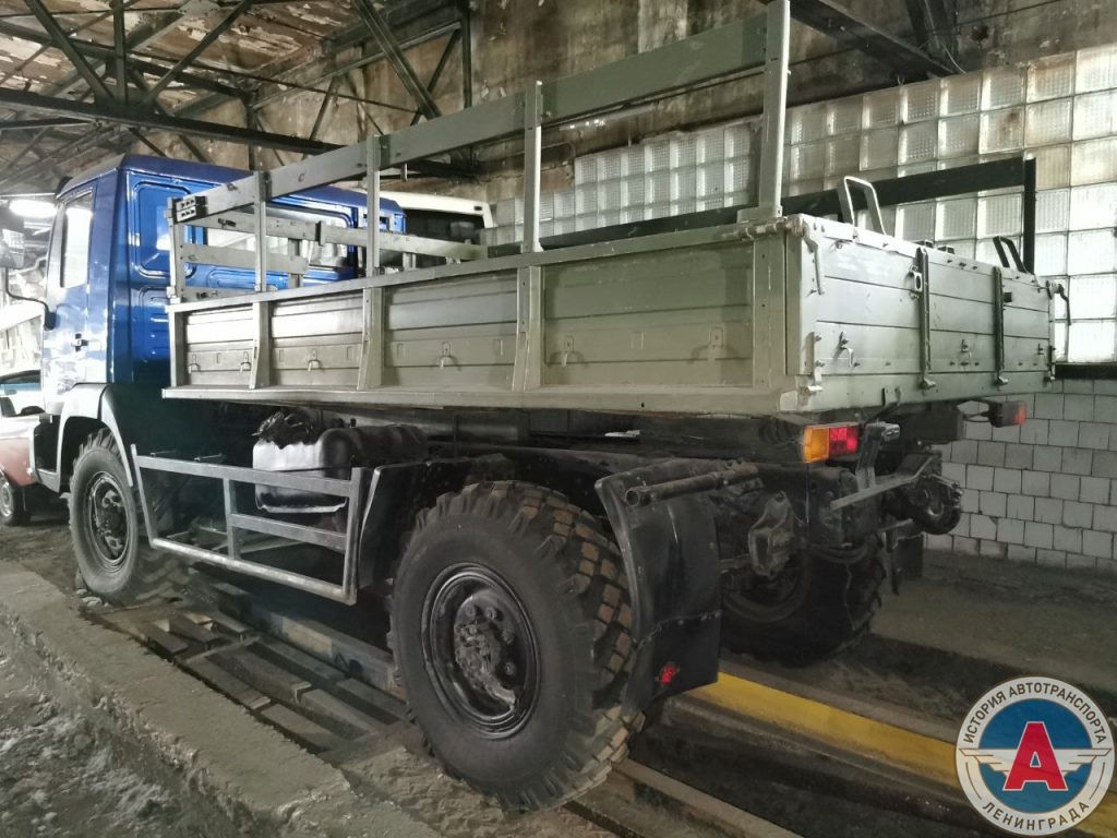 Уникальный бескапотный ЗИЛ-4329 из серии «Кентавр» сняли на фото после реставрации