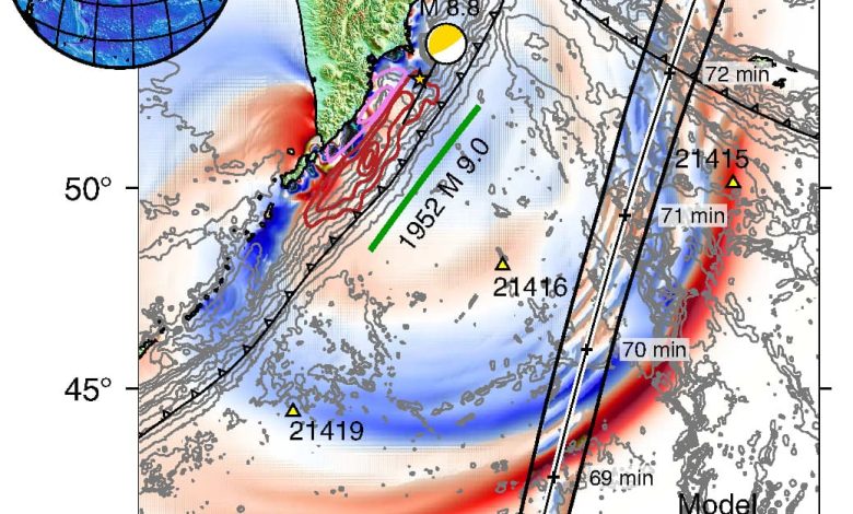 Спутники NASA сняли, как цунами распадается на несколько волн после землетрясения у берегов России