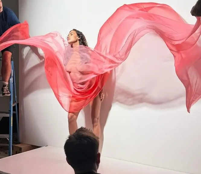 Ирина Шейк снялась обнаженной для модного календаря к своему юбилею