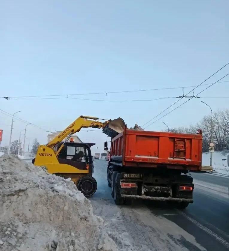 Мэр Рязани показал, как продолжается уборка снега в городе
