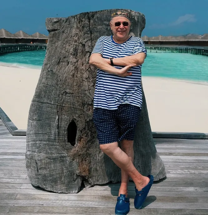 Жена Петросяна Брухунова снялась в купальнике с открытой спиной во время отдыха