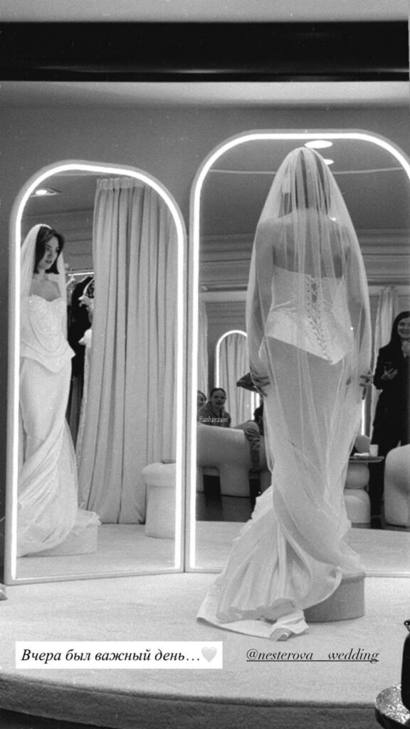 «Вчера был важный день»: Евгения Медведева снялась в свадебном платье