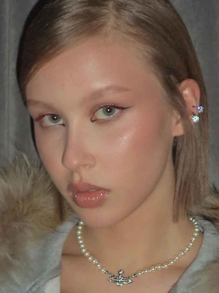 Анна Пересильд снялась с каре и отметила сходство с мамой