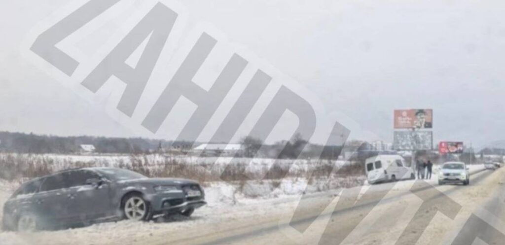 Снегопад парализовал Киев: коллапс на дорогах сняли на фото