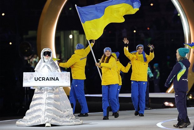 Россиянка Кучерова прошла с табличкой сборной Украины на открытии ОИ-2026