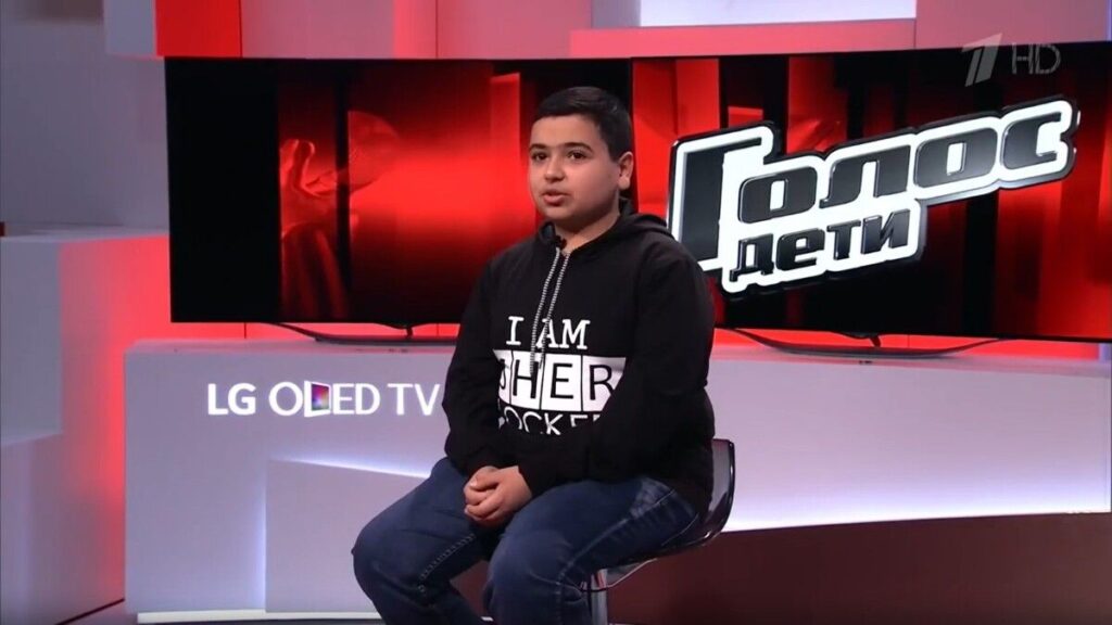 Прошло десять лет и бывший ученик Пелагеи снова вышел на сцену «Голоса»