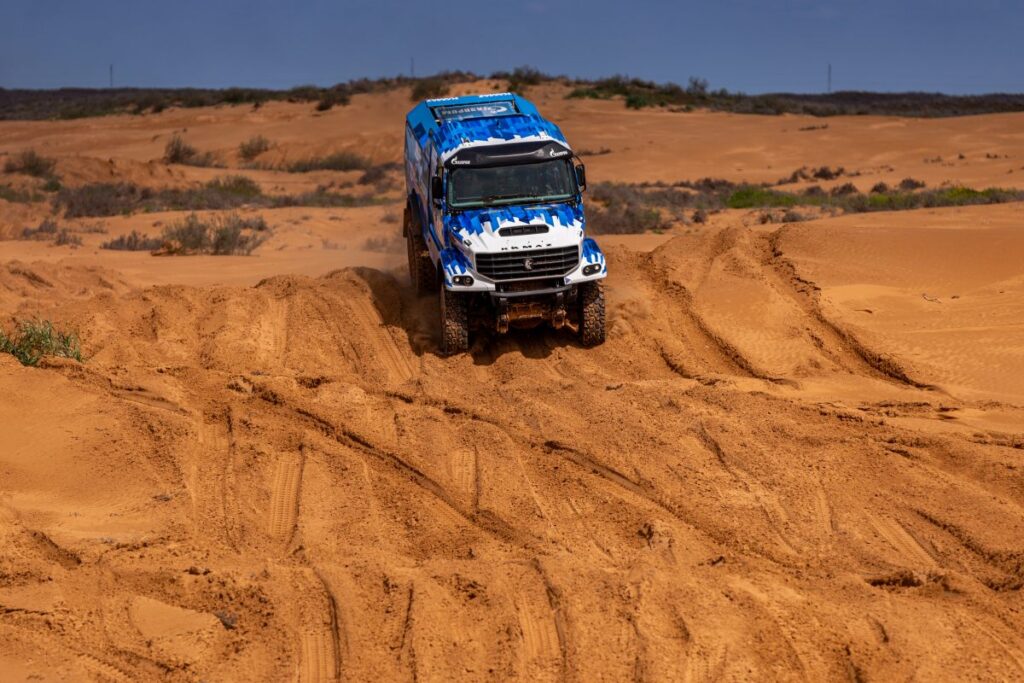 КАМАЗ-мастер прошёл этап обновления и представил новую ливрею капотного грузовика