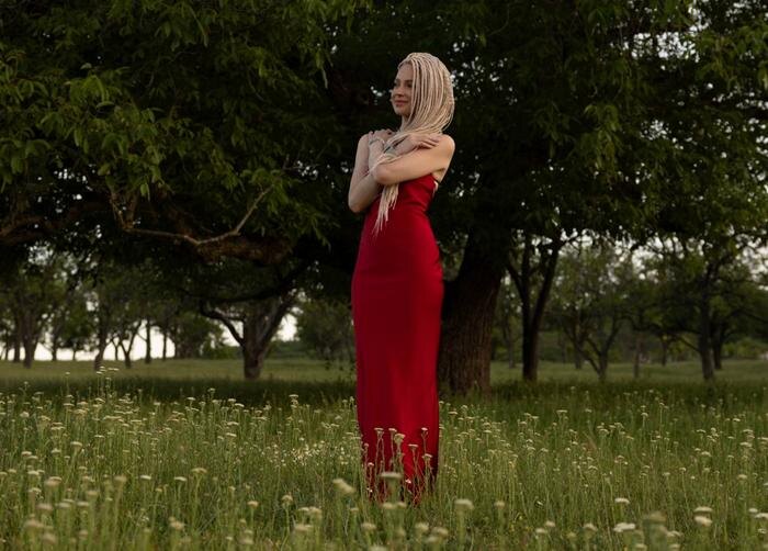 Наталья Поклонская снялась с афрокосами и удивила подписчиков новым образом