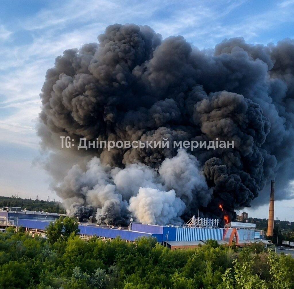 Всё горит, Киев в панике: ответ за атаки на Урал ведет к ударам по объектам ВСУ
