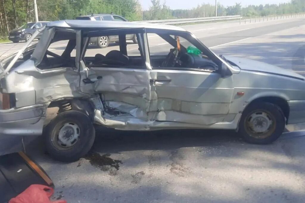 Под Рязанью произошло серьезное ДТП: три человека пострадали после столкновения ВАЗ и Kia